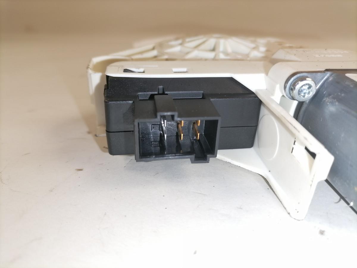 Küljeklaasi tõstuk