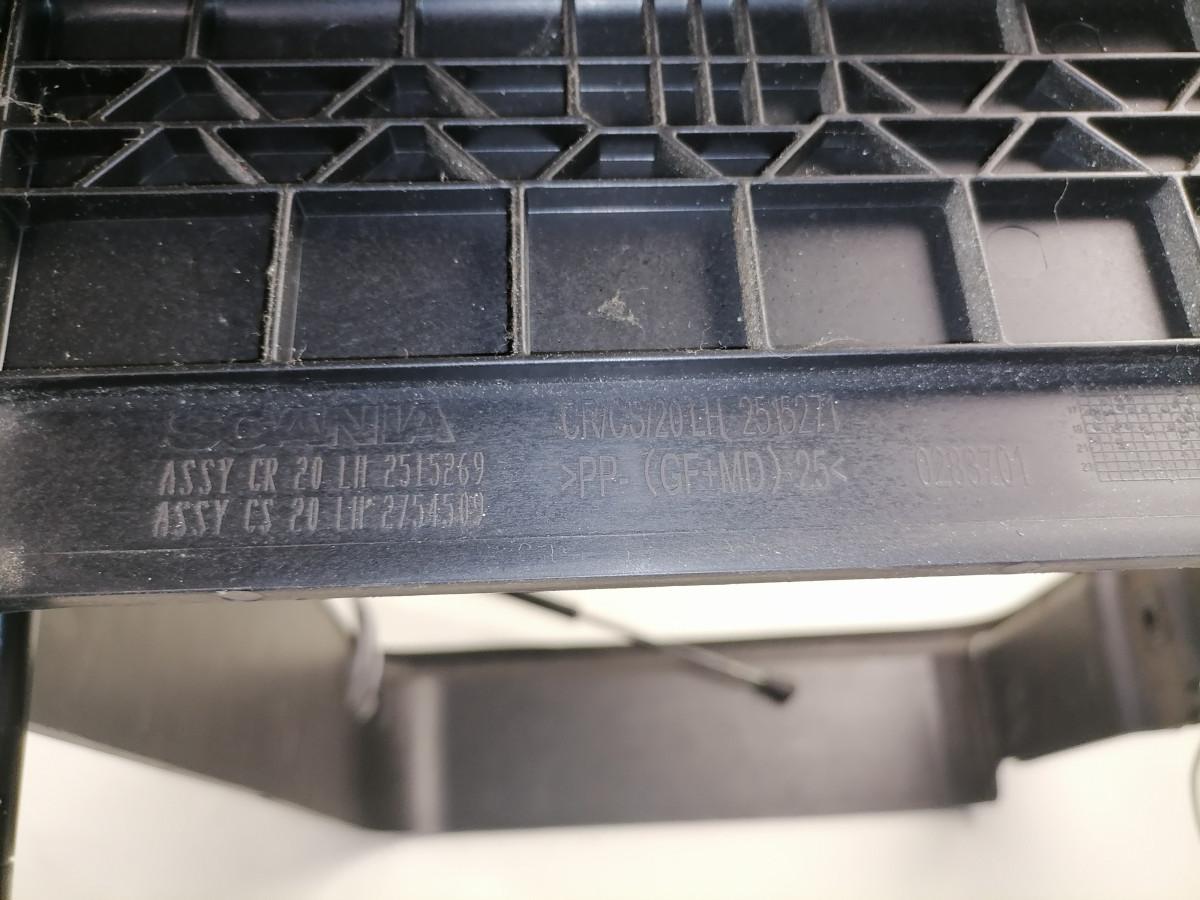 Küljeluugi plastraam