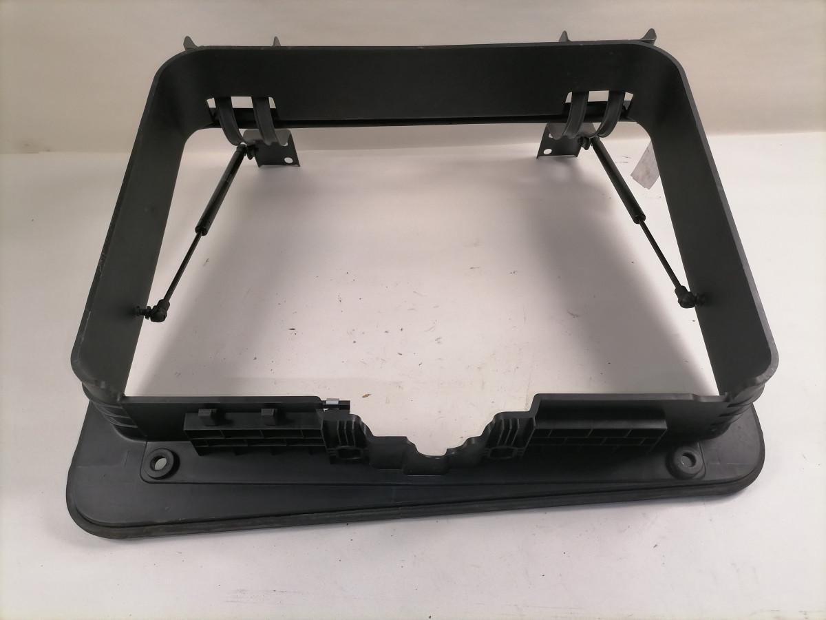 Küljeluugi plastraam