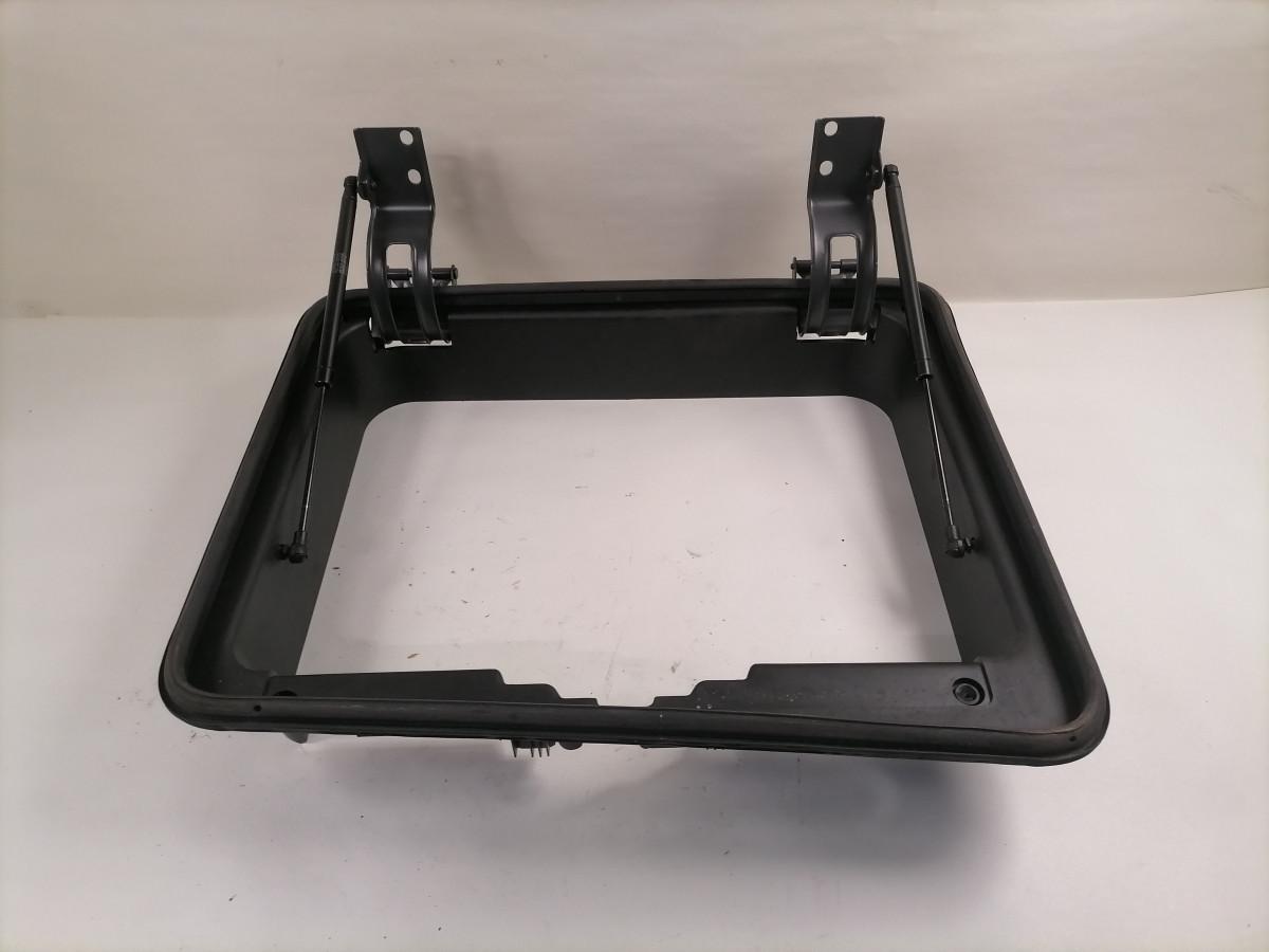 Küljeluugi plastraam