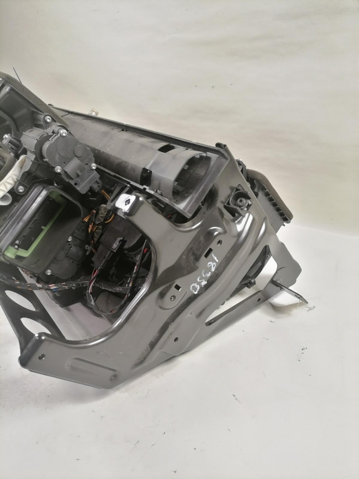 Salongi radiaatorite korpus, komplektne