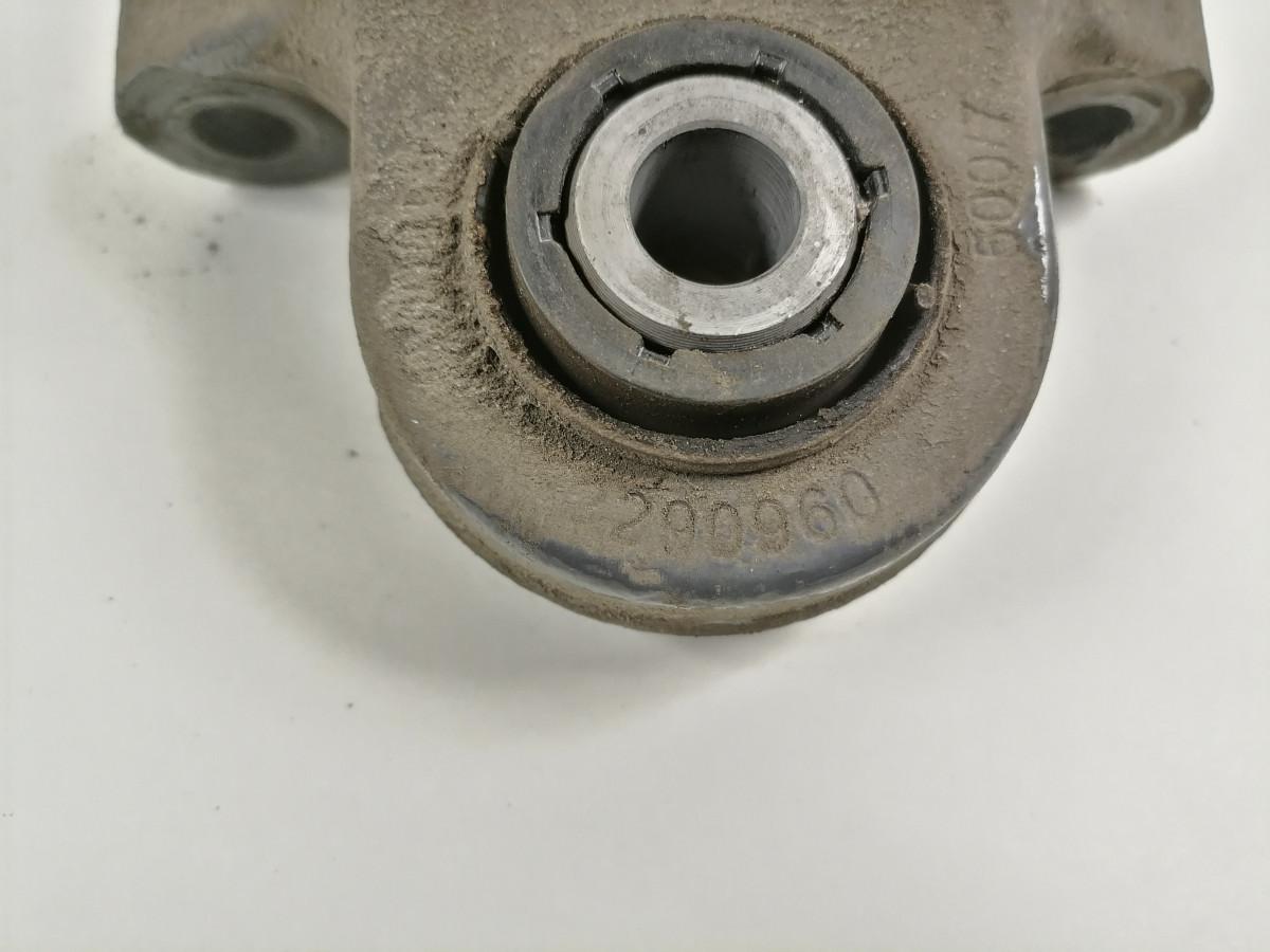 Stabilisaatorvarda kinnitus, ülemine