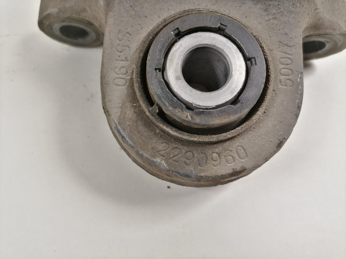 Stabilisaatorvarda kinnitus, ülemine