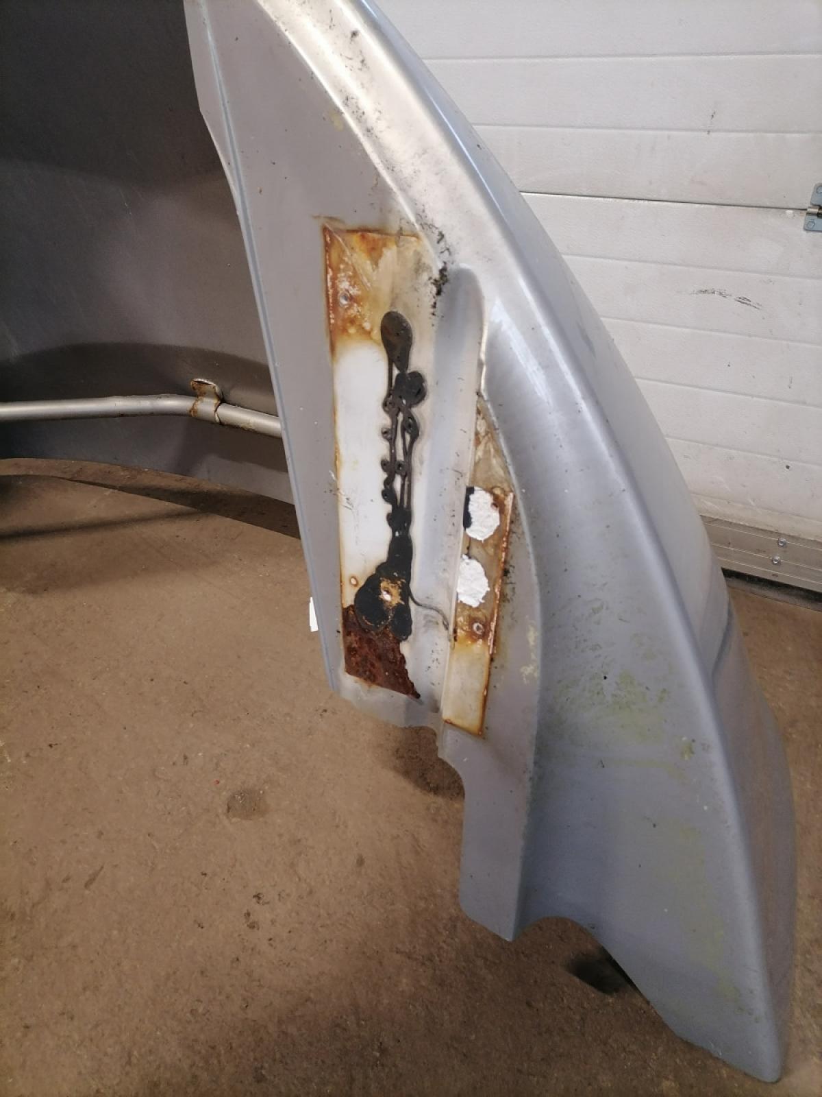 Volvo kabiini tuulesuunaja, katus