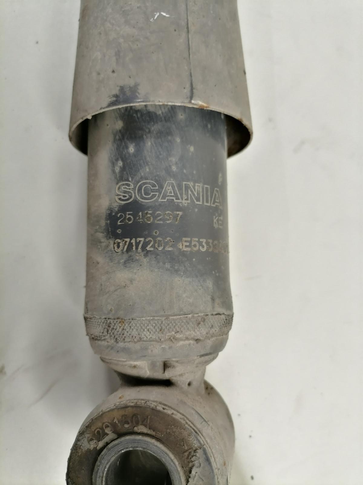 Esisilla amortisaator