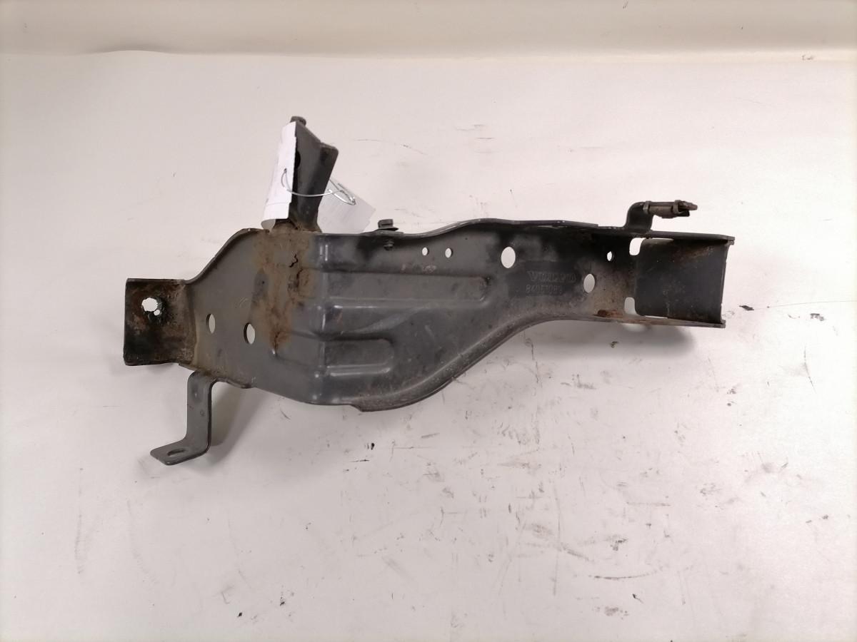 Esitule kinnitusraam, vasak