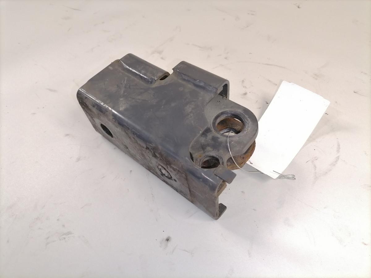 Volvo esikaitseraua kandur, parem