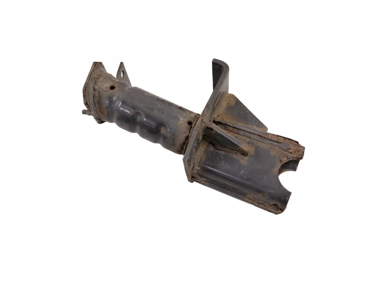 Volvo esikaitseraua kandur, parem