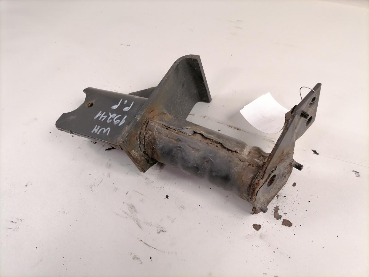 Volvo esikaitseraua kandur, parem