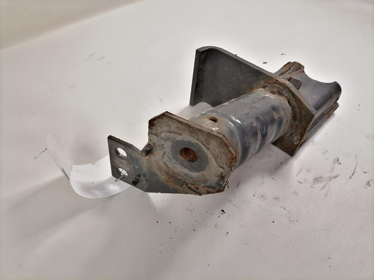 Volvo esikaitseraua kandur, parem