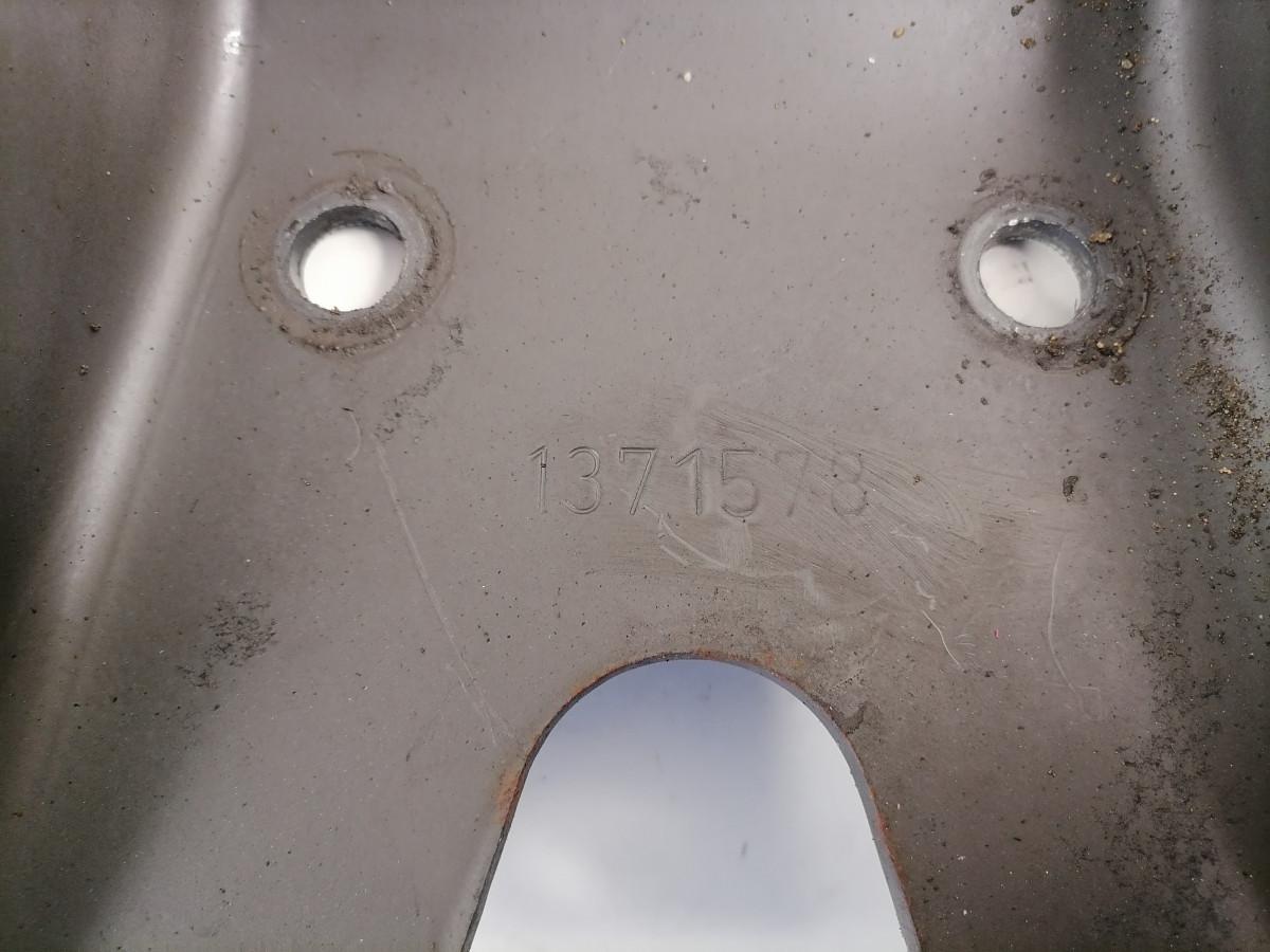 Amortisaatori kandur, esisild