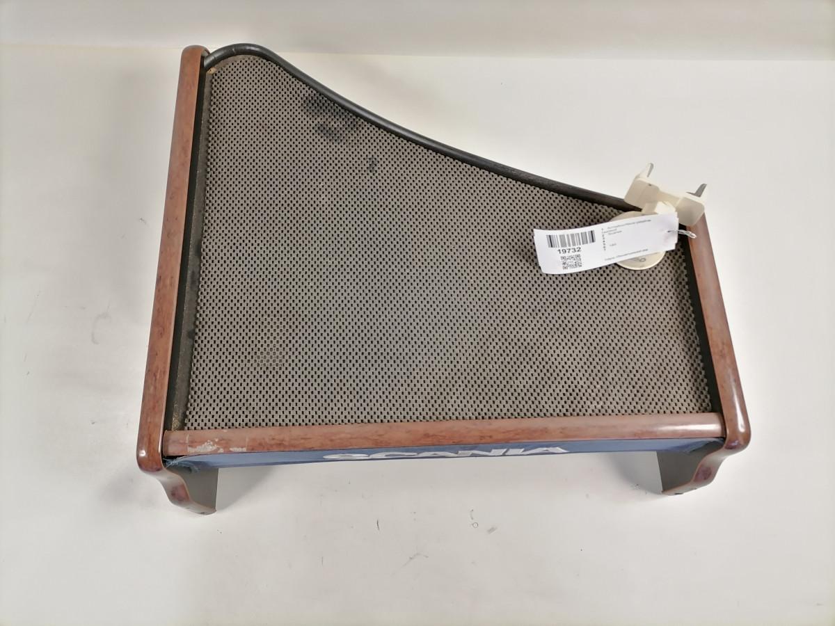 Armatuurlaua pealne lisalaud