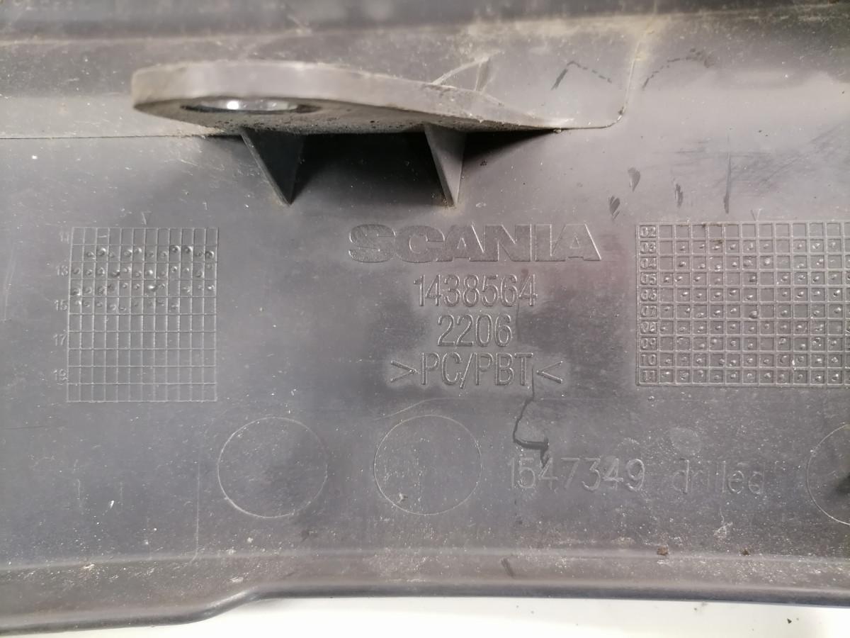 Scania esitule pealne plastik, parem