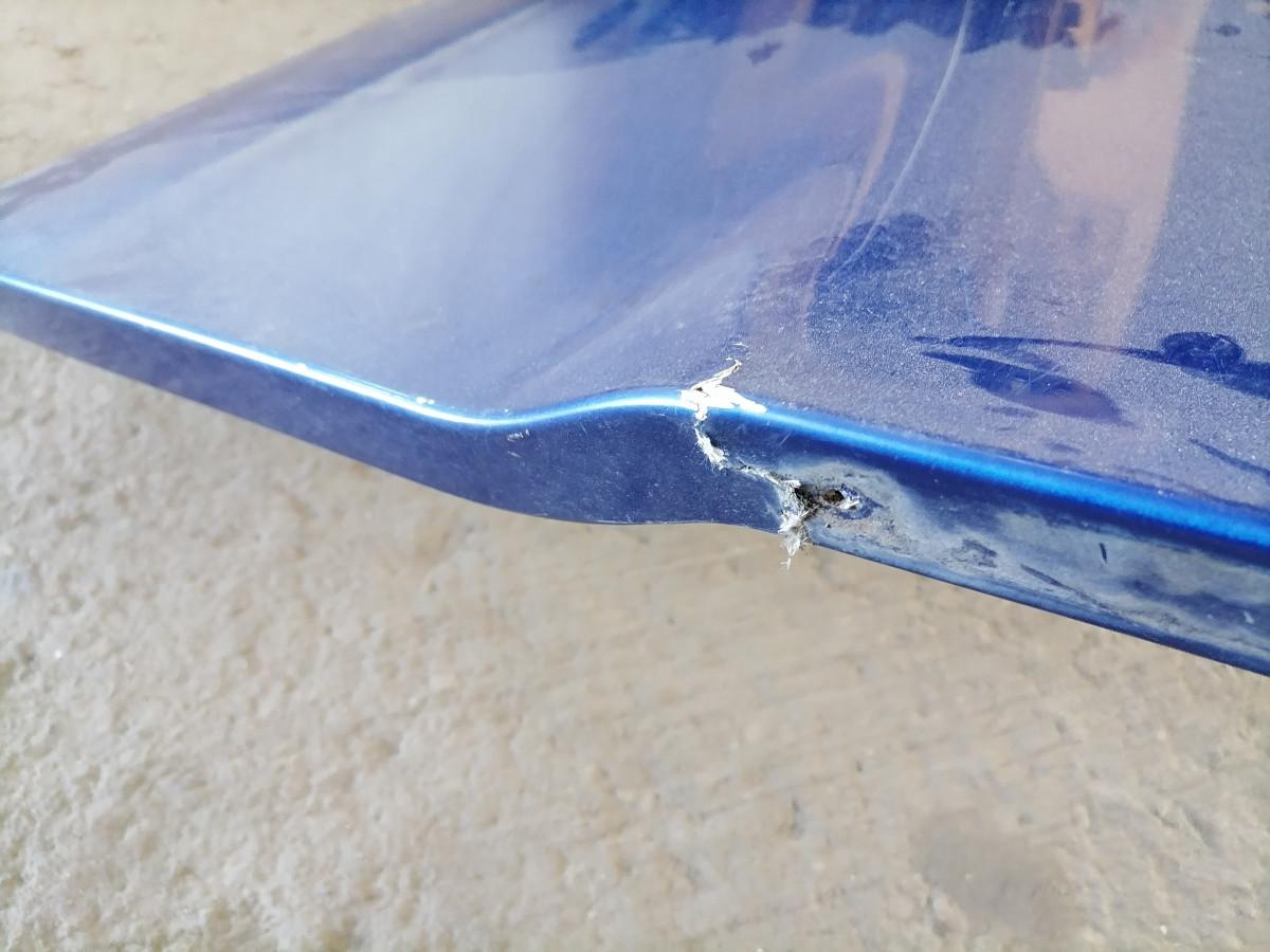 Scania kabiini tuulesuunaja, ülemine parem