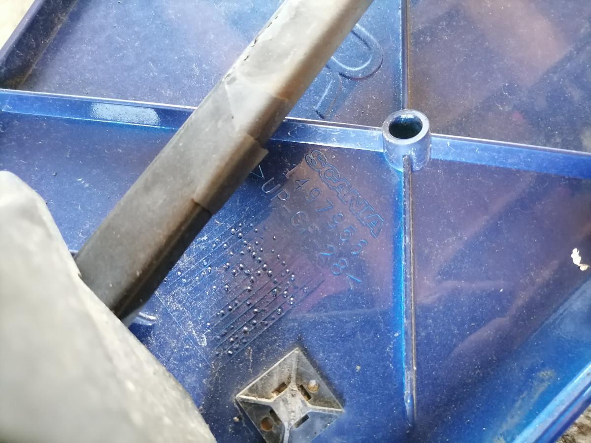 Scania kabiini tuulesuunaja, ülemine parem