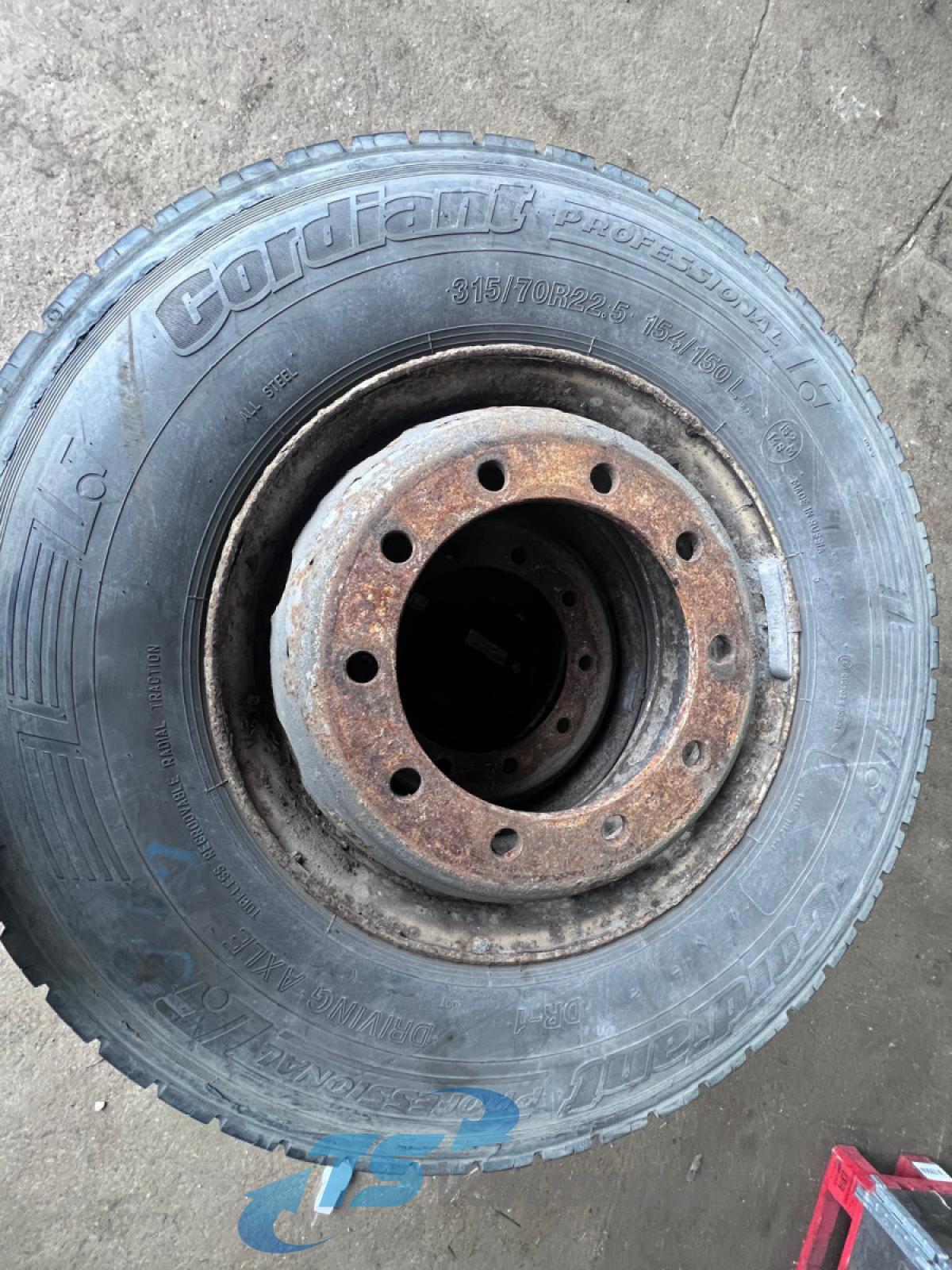 Rehvid + veljed 315/70R22.5