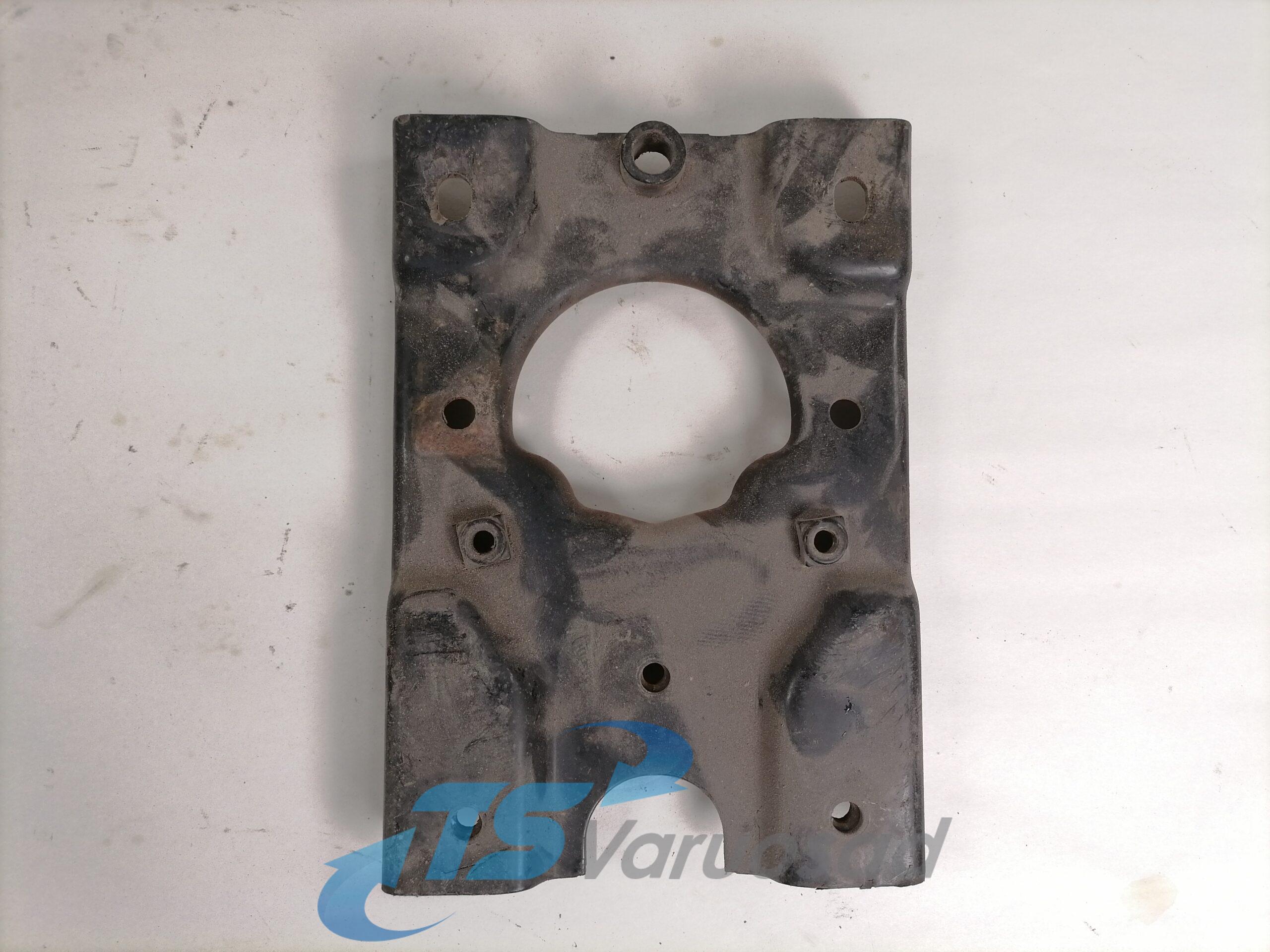 Esitule kinnitusraam, parem