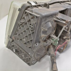 Volvo esituli, vasak