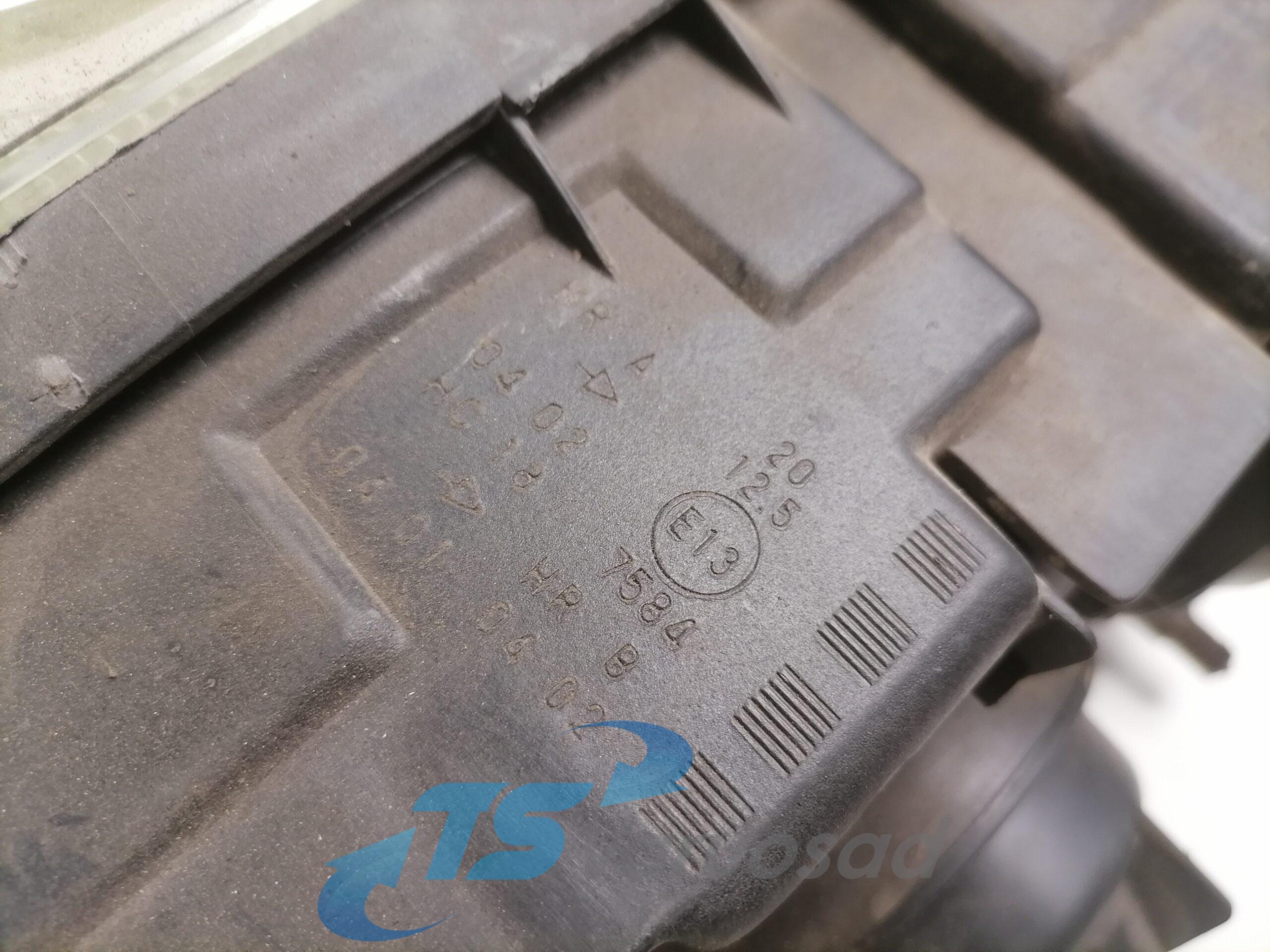 Volvo esituli, vasak