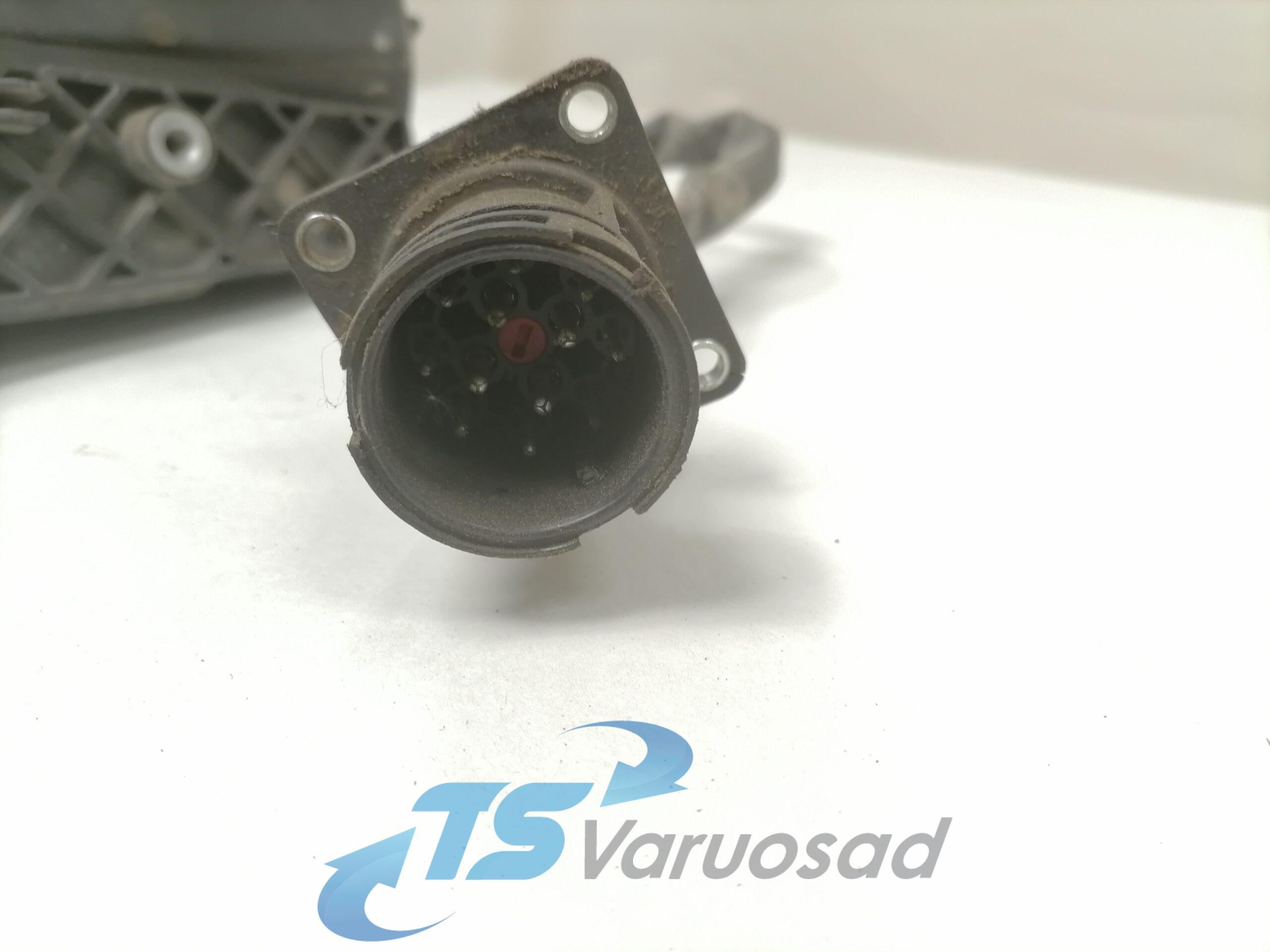 Volvo esituli, vasak