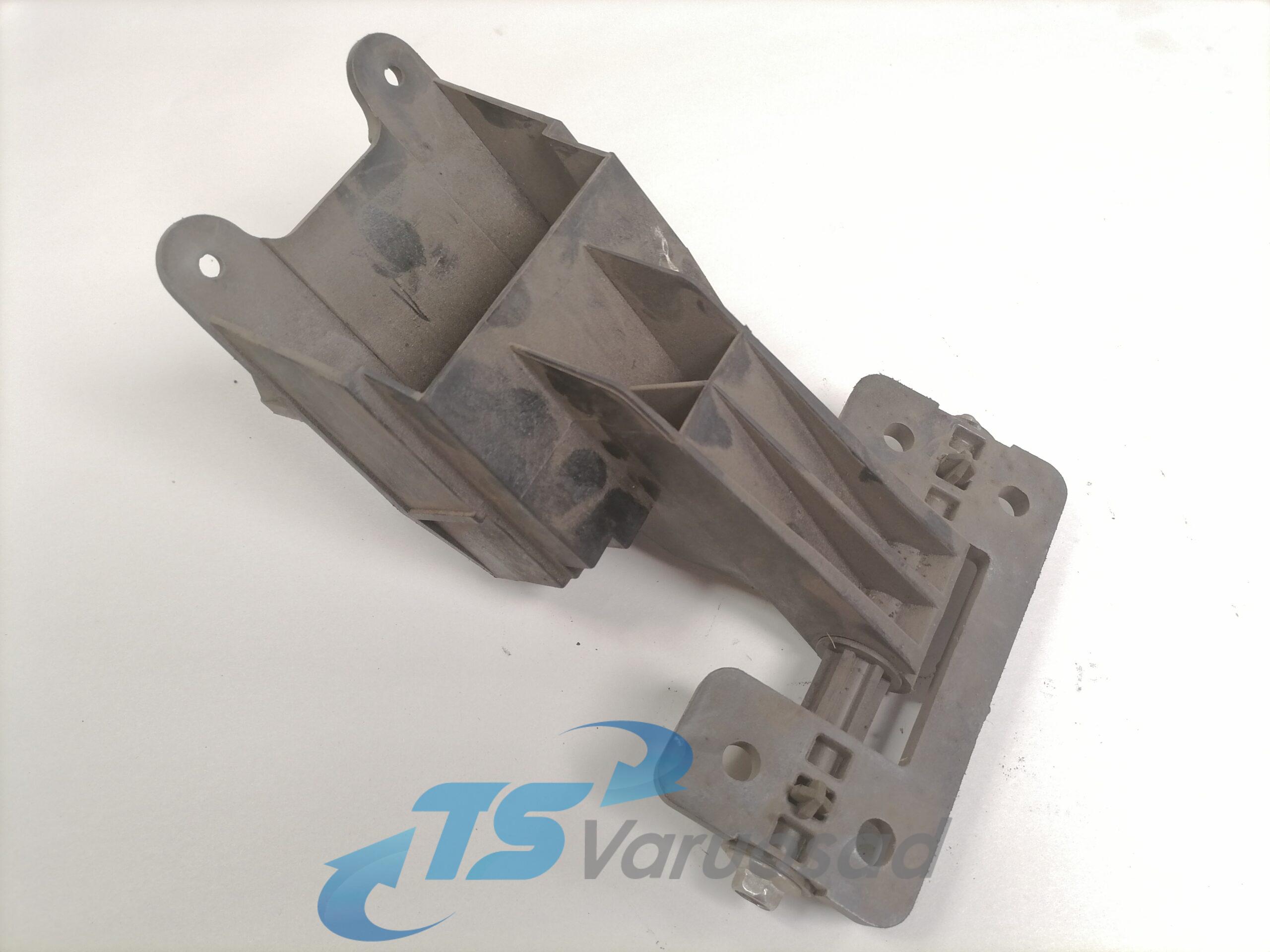 Volvo esitule kinnitushing