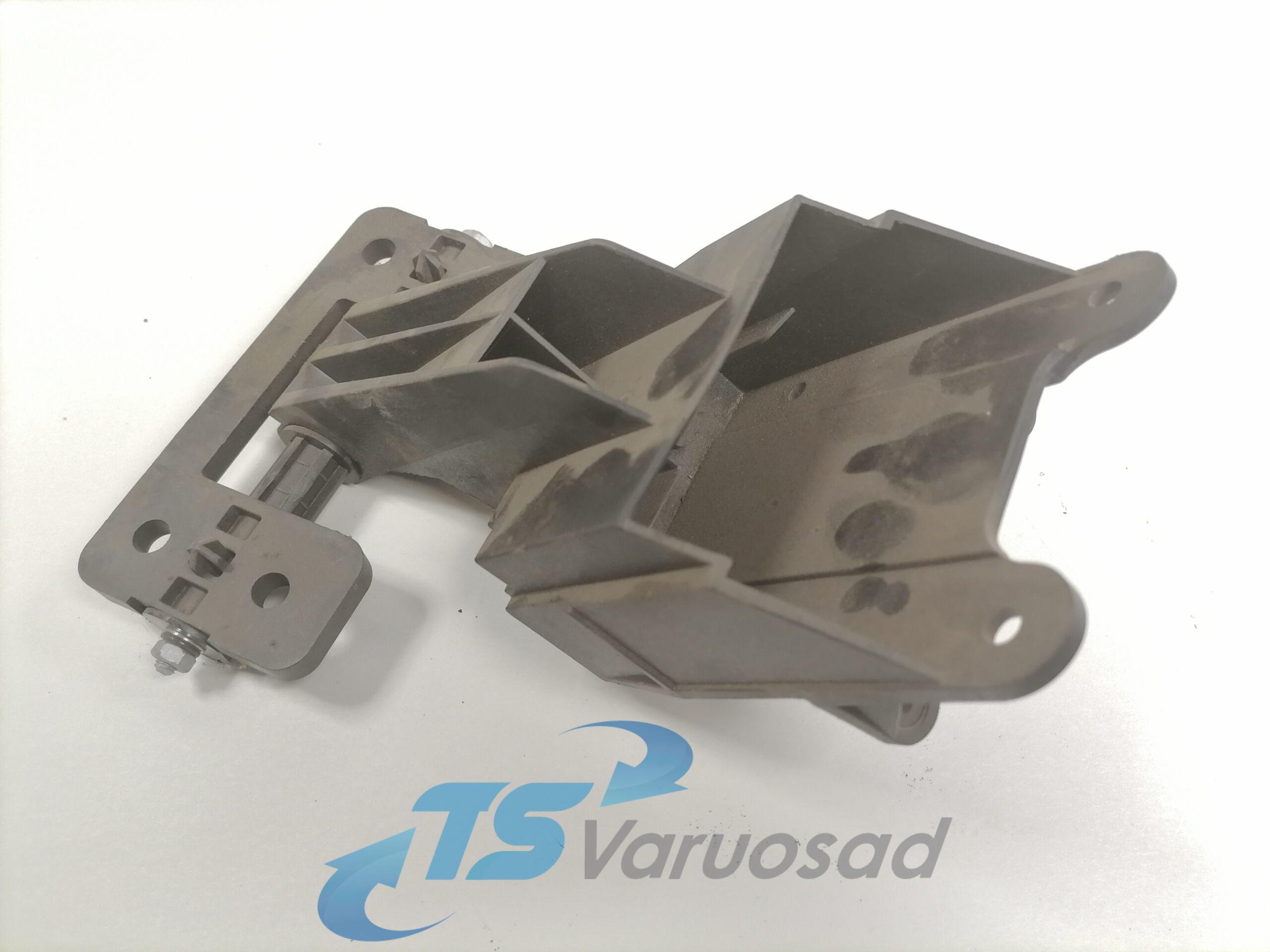 Volvo esitule kinnitushing