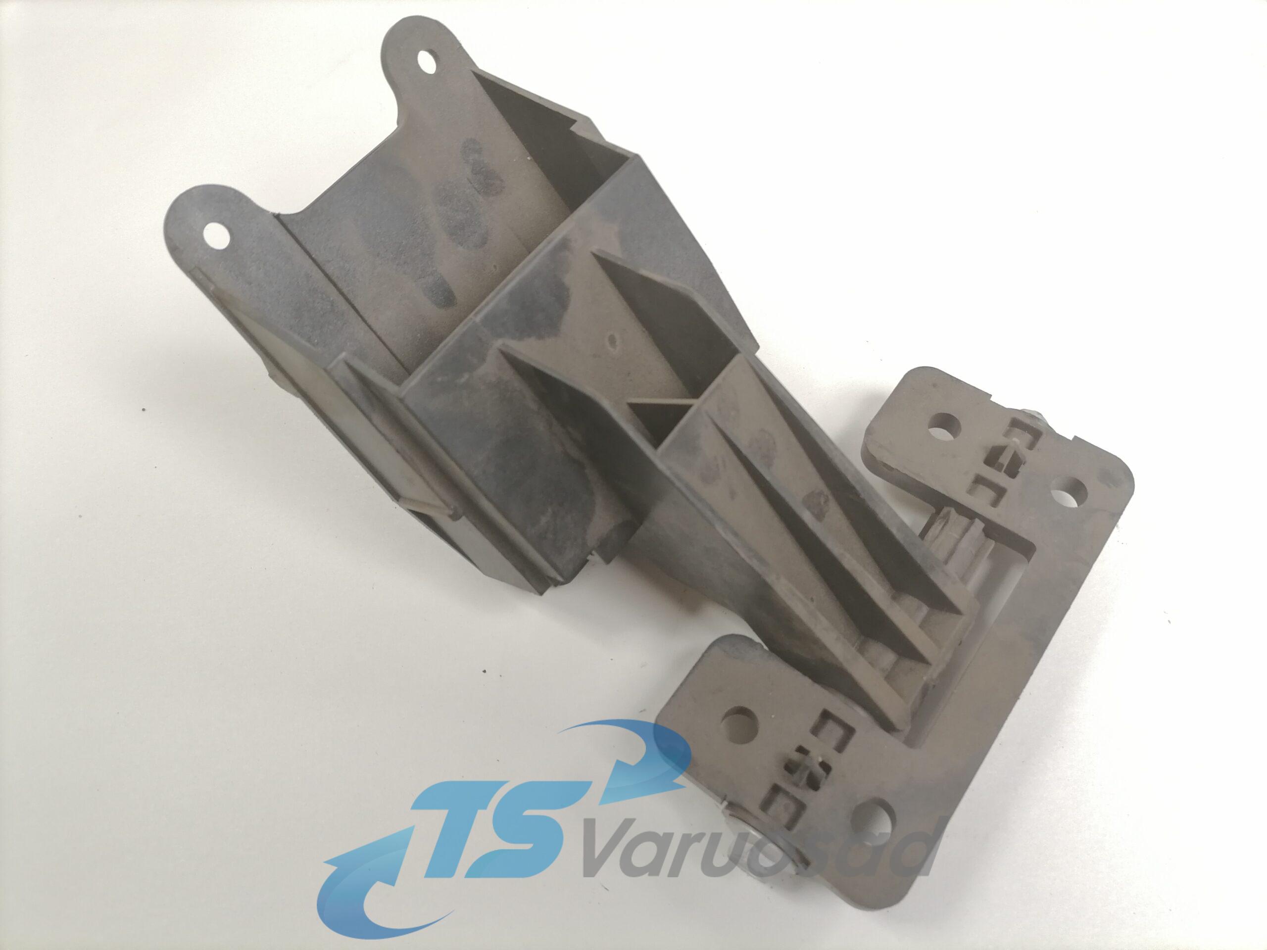 Volvo esitule kinnitushing