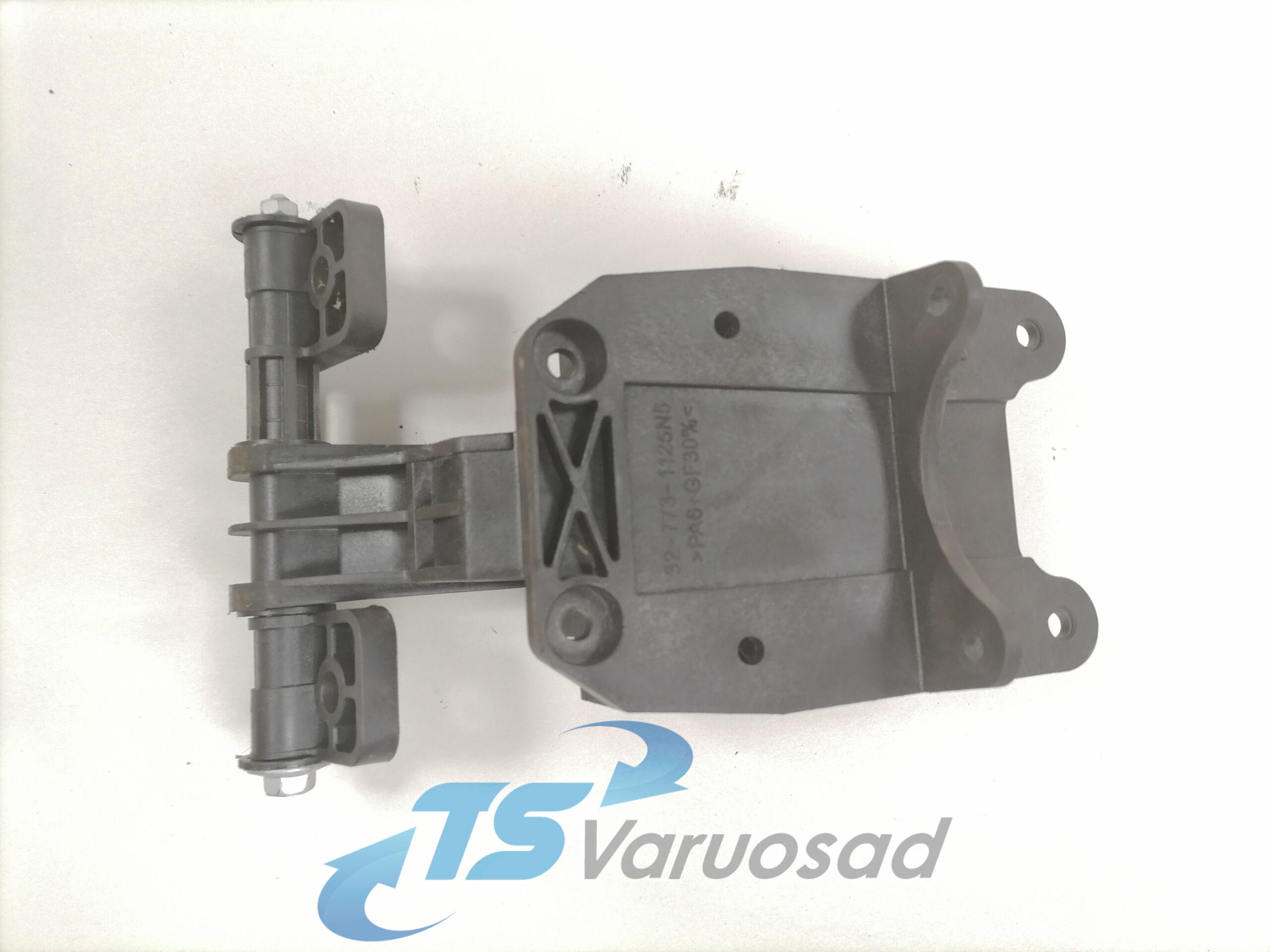 Volvo esitule kinnitushing