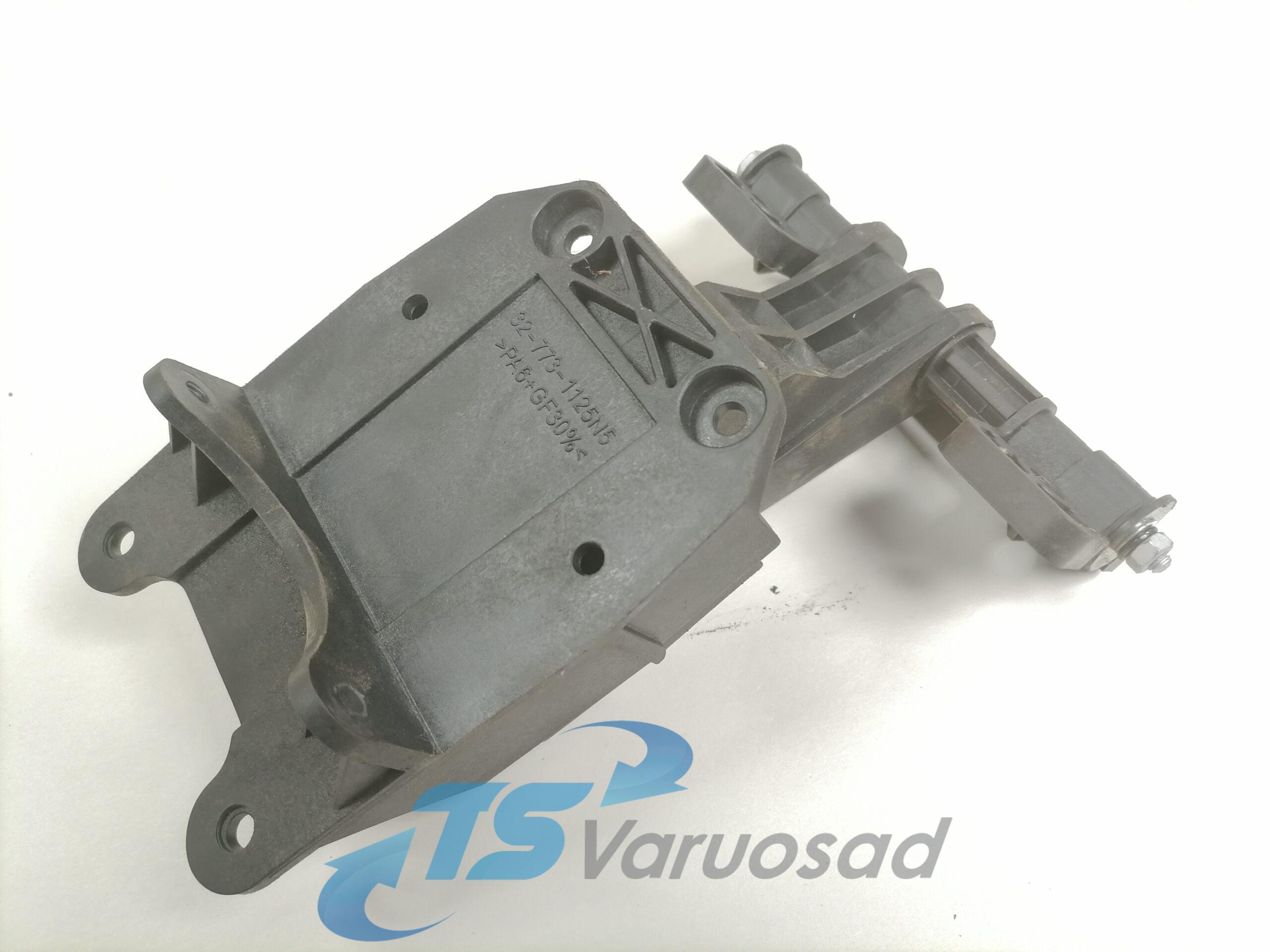 Volvo esitule kinnitushing