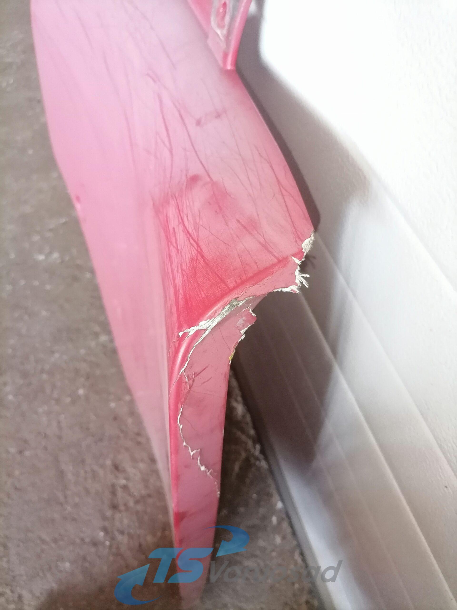 Scania kabiini tuulesuunaja, ülemine vasak