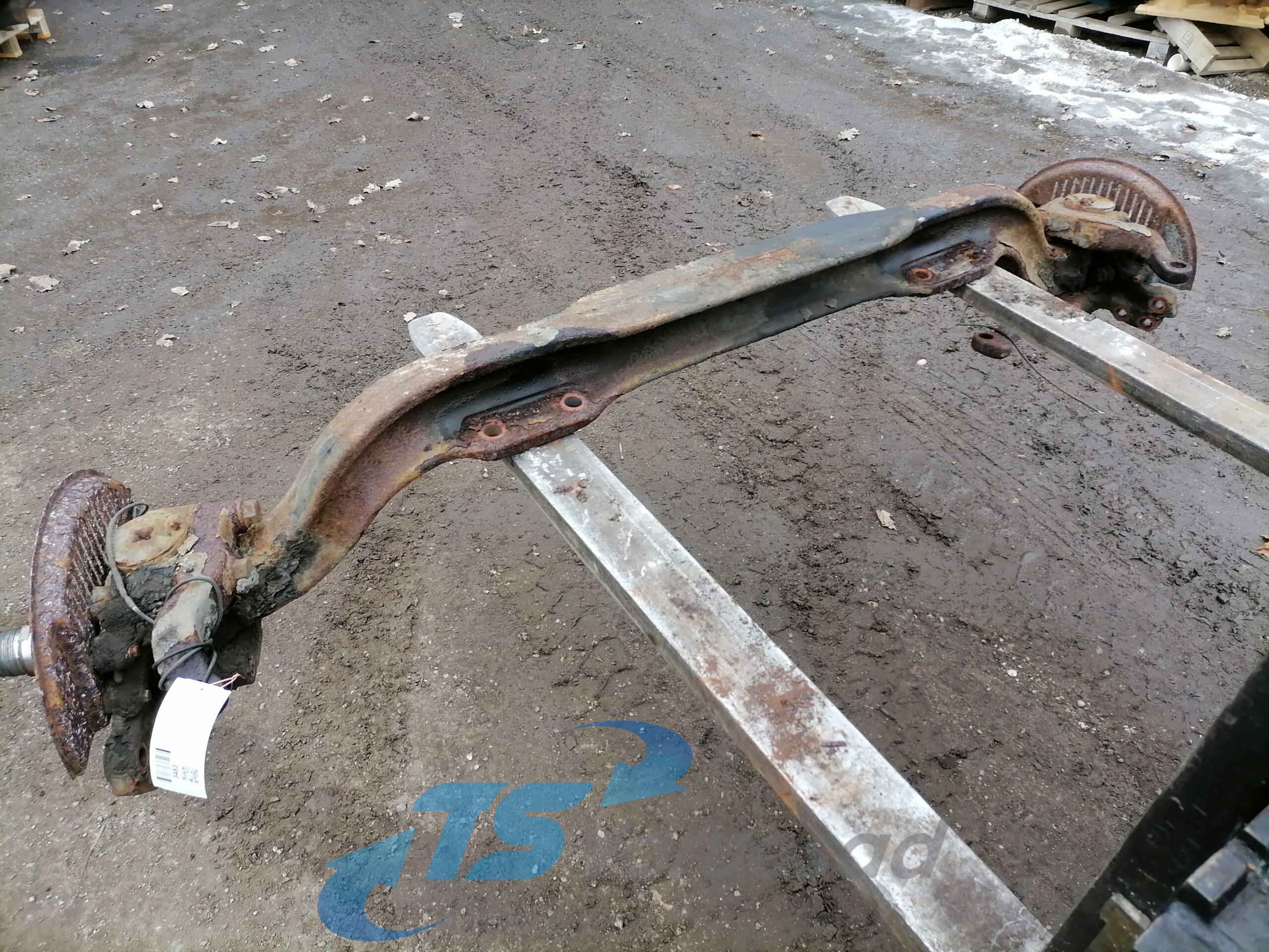 Volvo esisilla tala