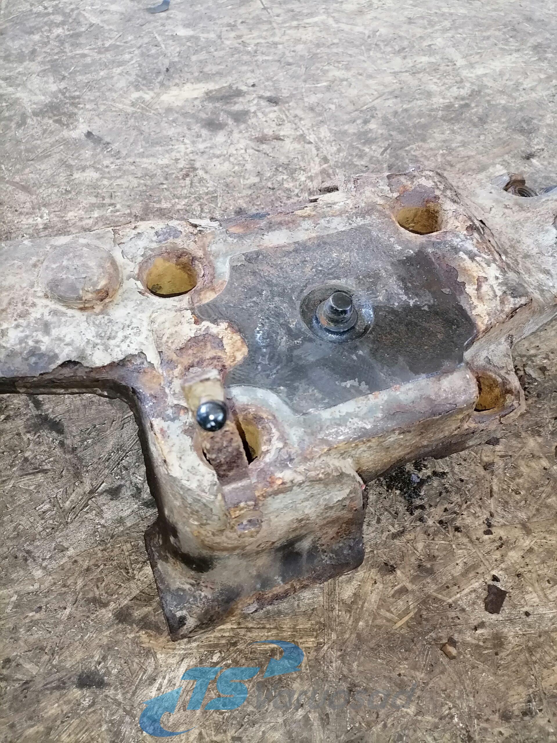 Volvo veosilla/abisilla kinnitus / õhkpadja kandur