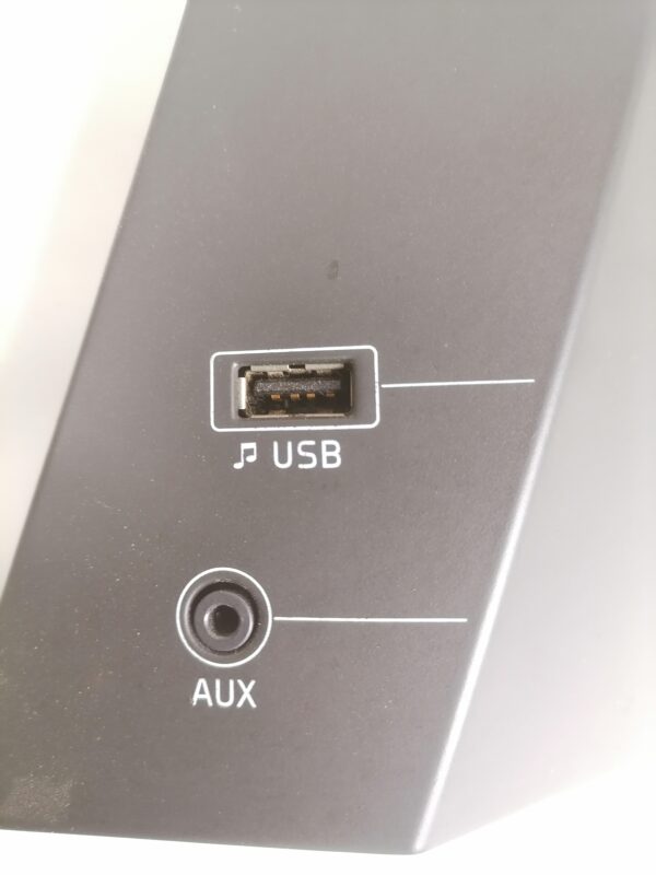 Volvo USB/AUX pistikute paneel
