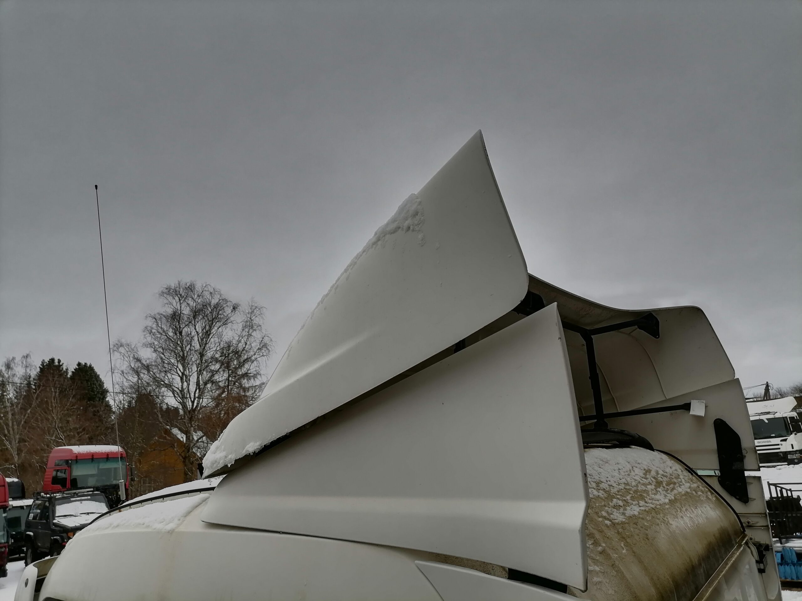 Scania kabiini tuulesuunaja, katus