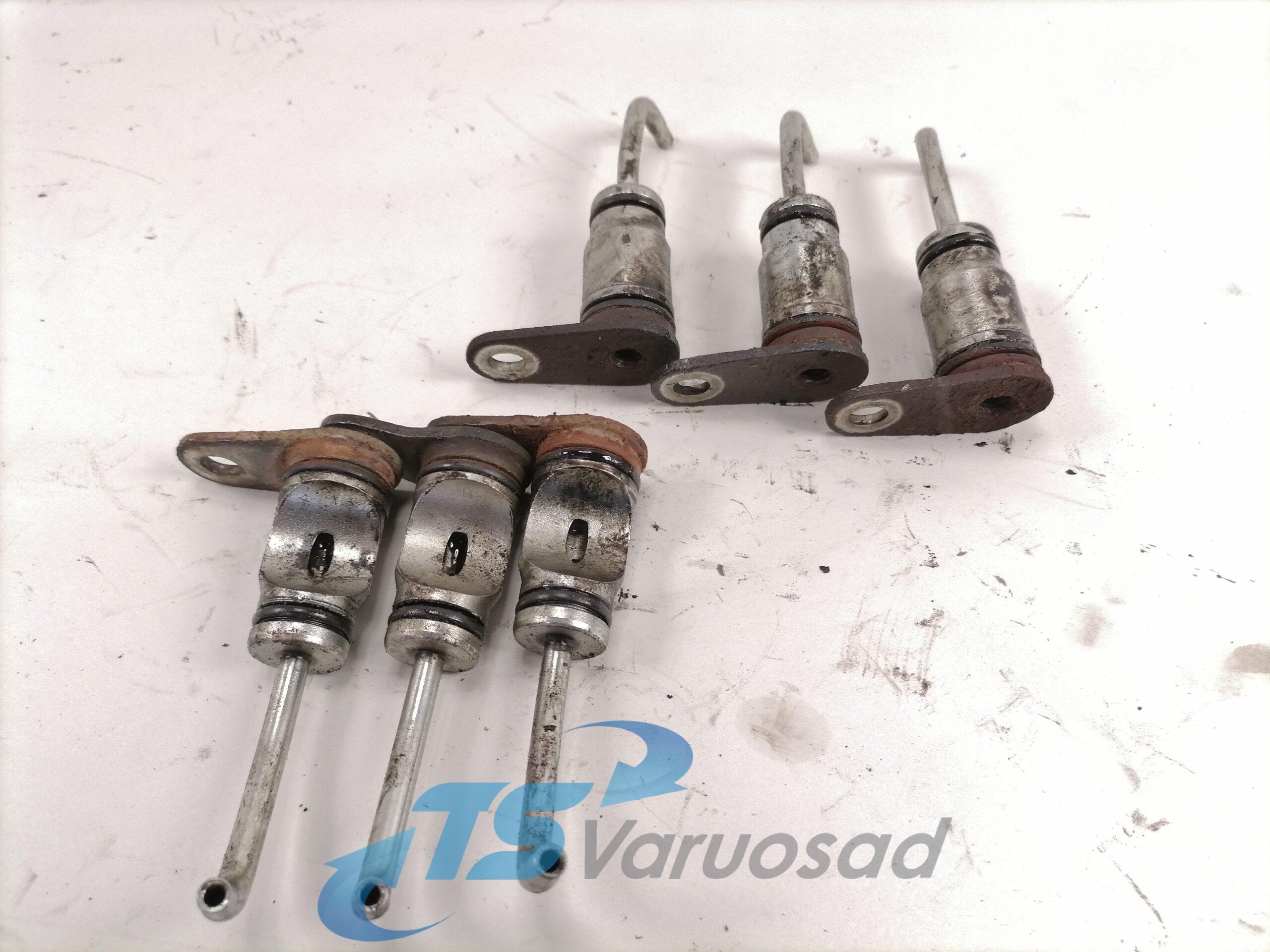 Piston cooling nozzle