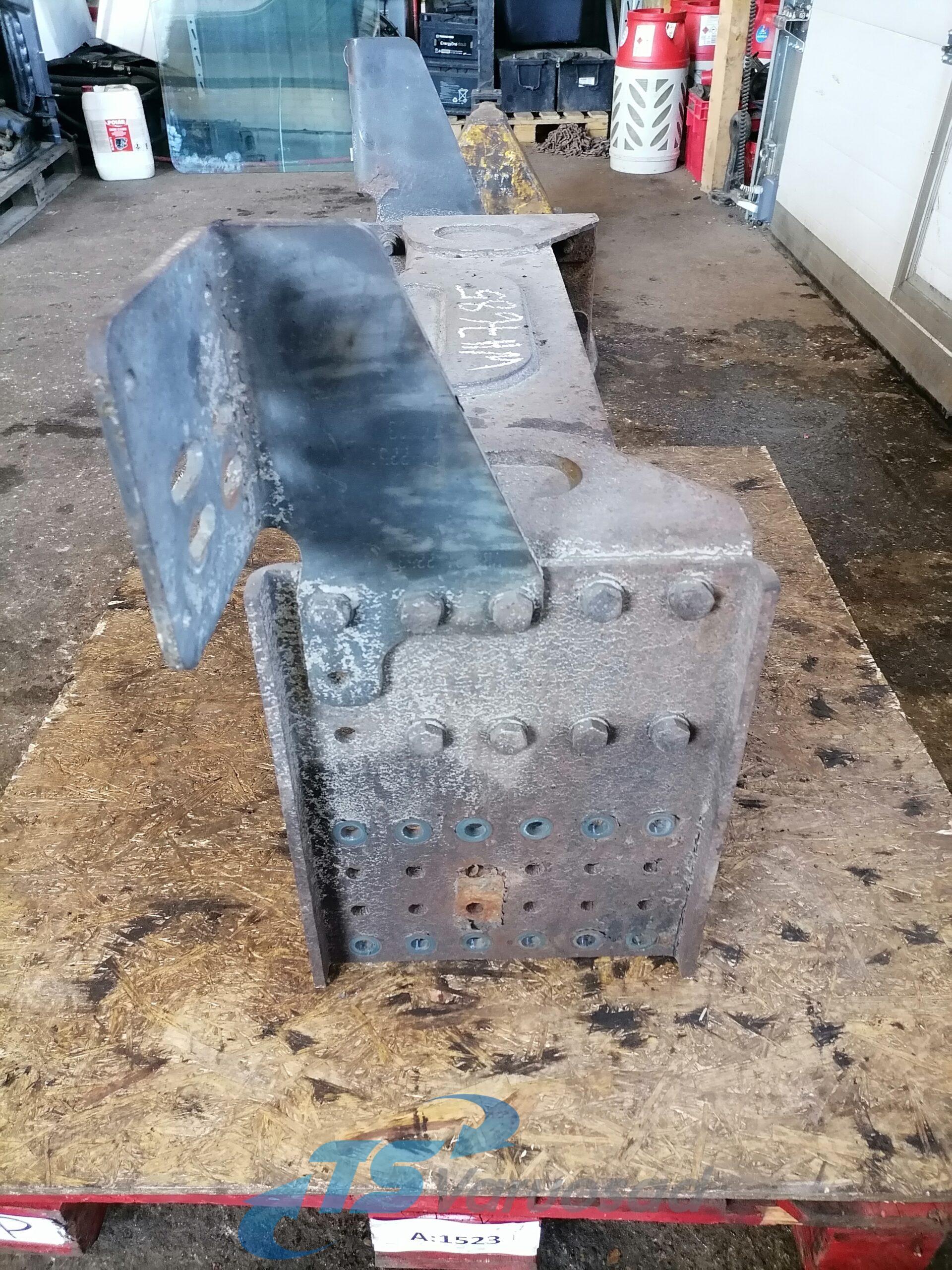 Haakeseadme kinnitusraam