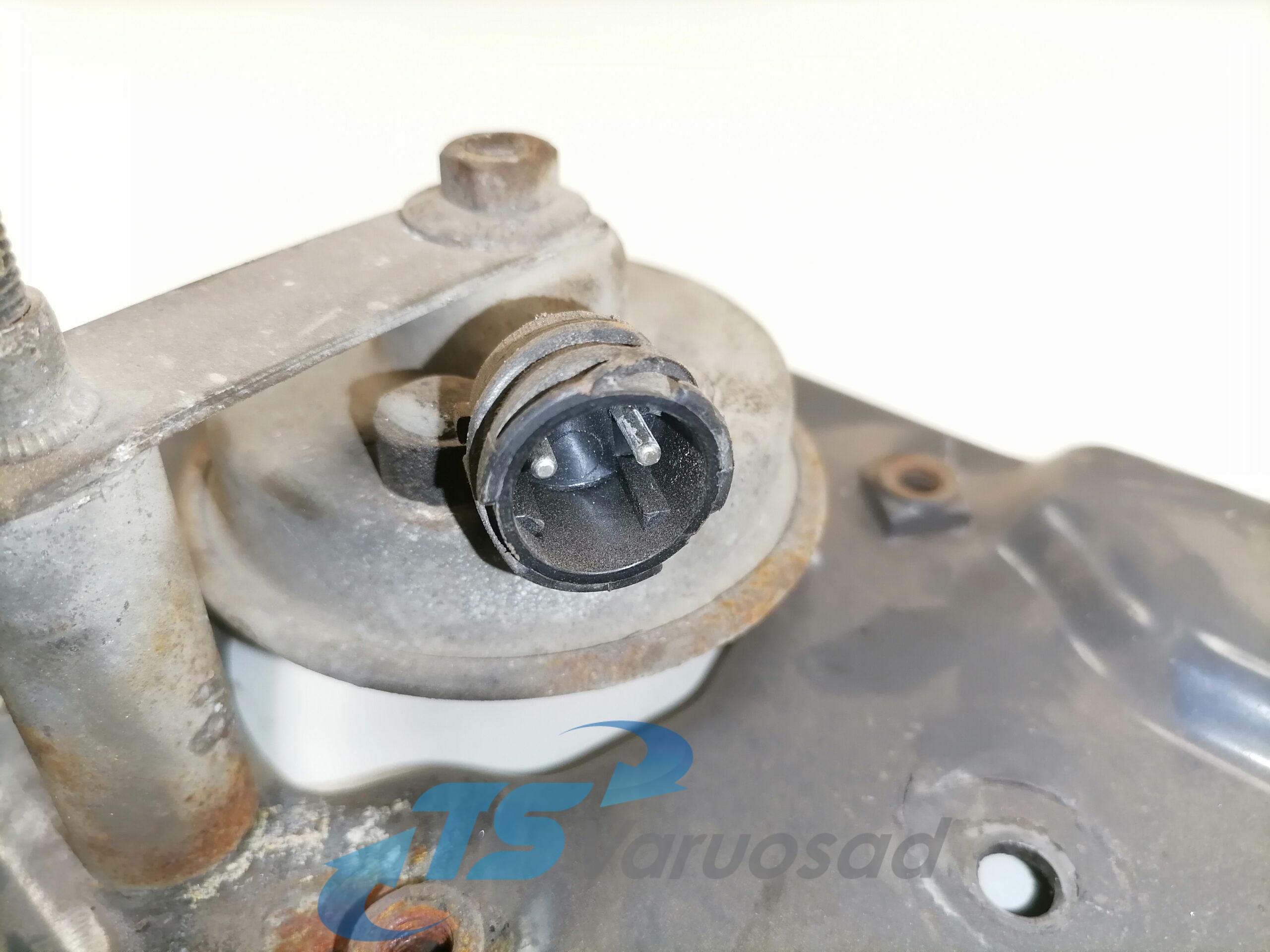 Esitule kinnitusraam, vasak