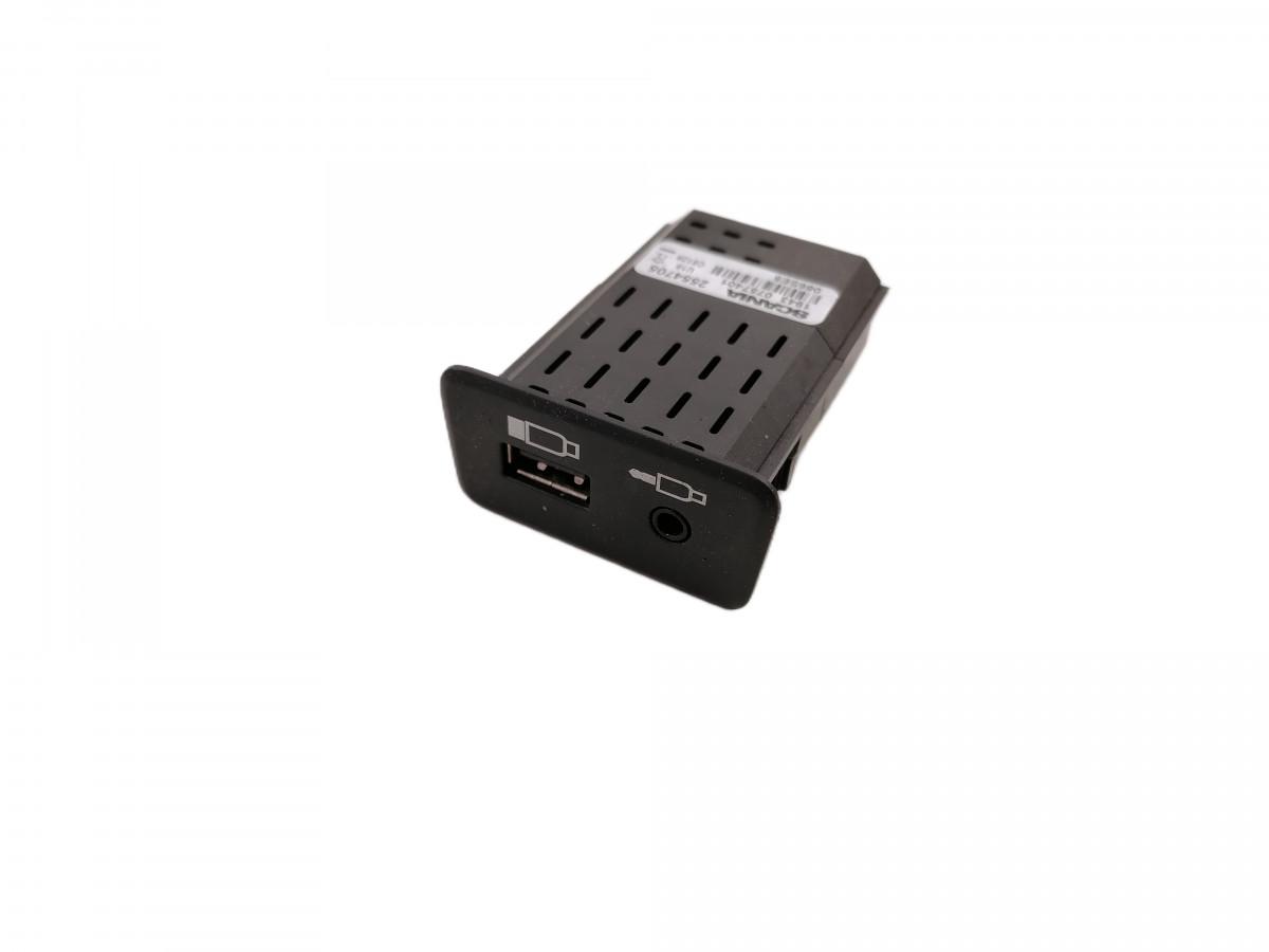 USB/AUX pistikute paneel
