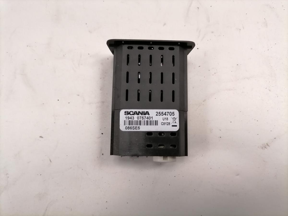 USB/AUX pistikute paneel