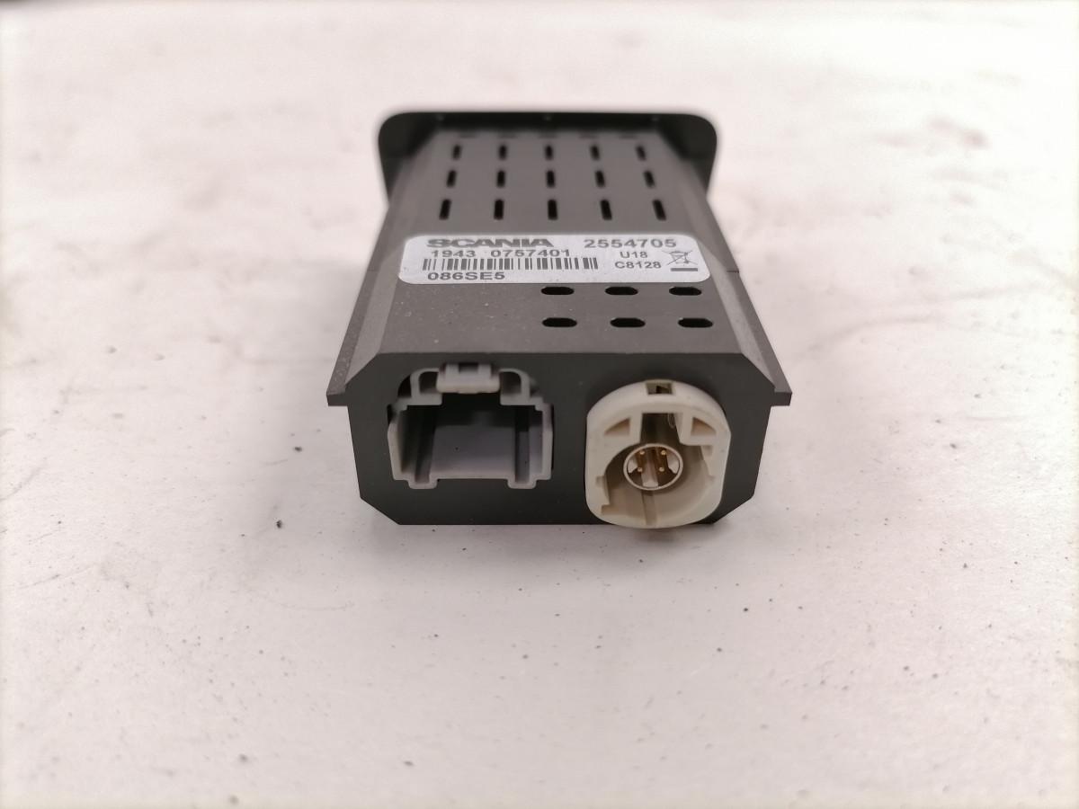 USB/AUX pistikute paneel